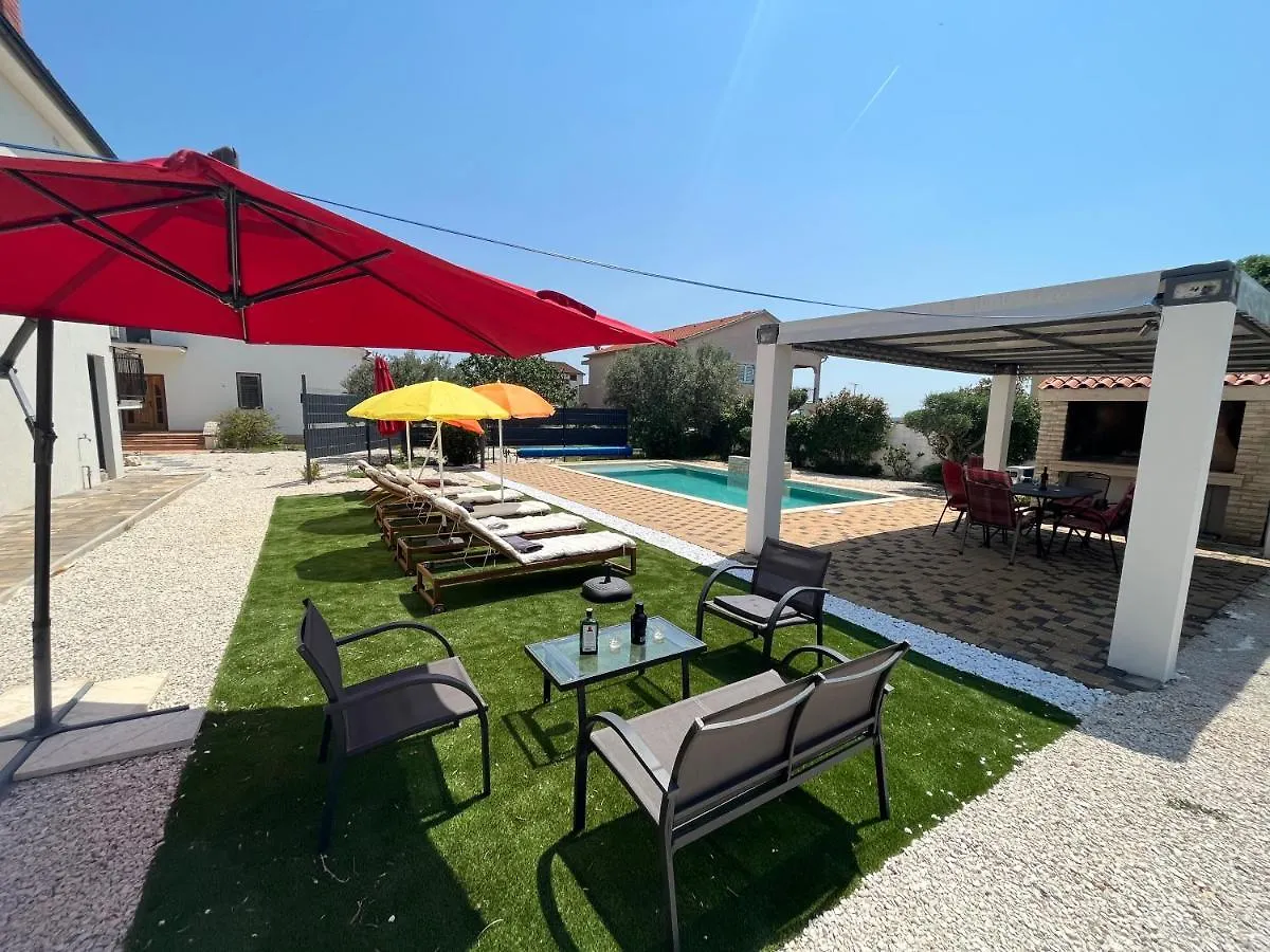 Holiday House With A Private Heated Swimming Pool Galizana